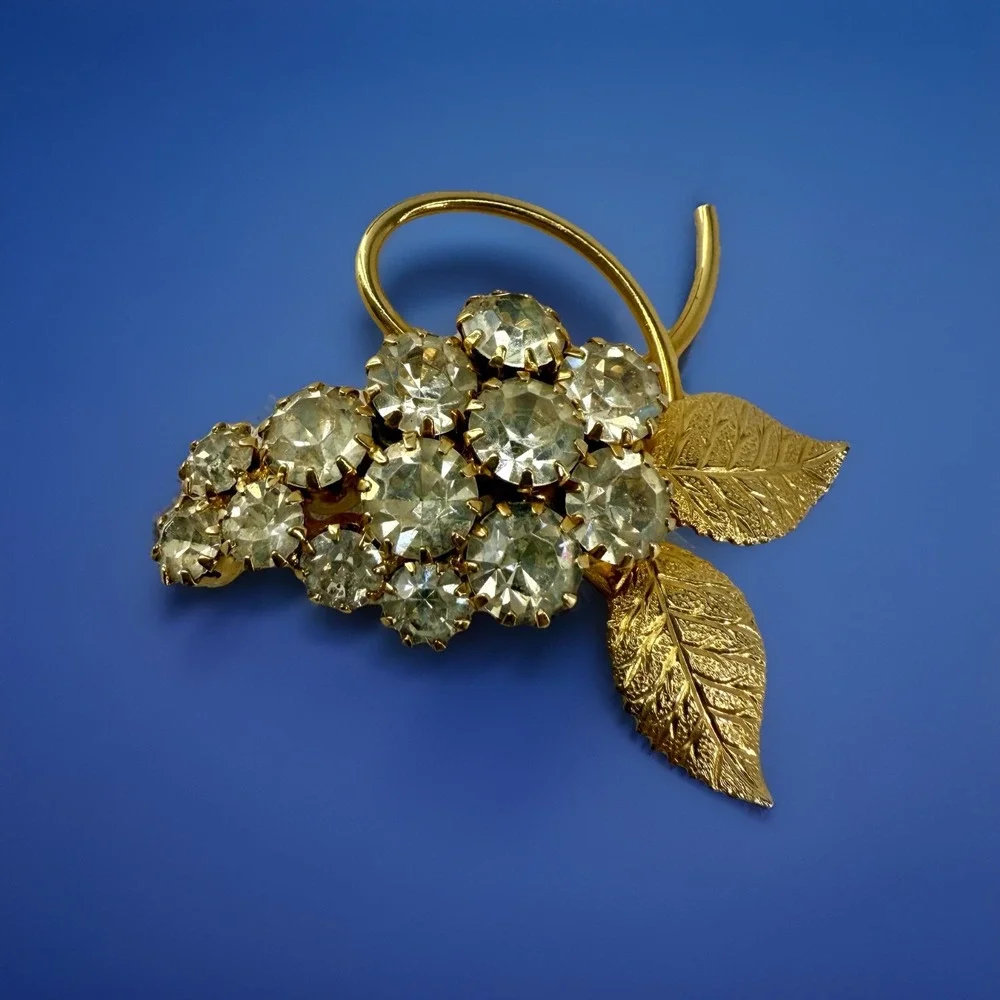 Vintage Grape Cluster Rhinestone Brooch Gold Tone Leaves EUC‎